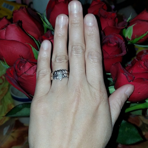 0.10ctw 10K White Gold Bridal Set - Picture 1 of 8